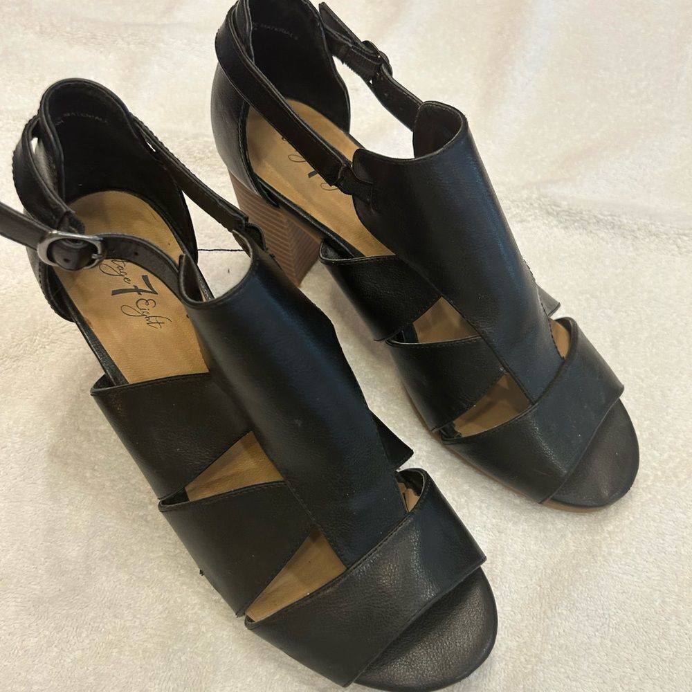 Elegant Black Heel sandals Sleek Design size 9